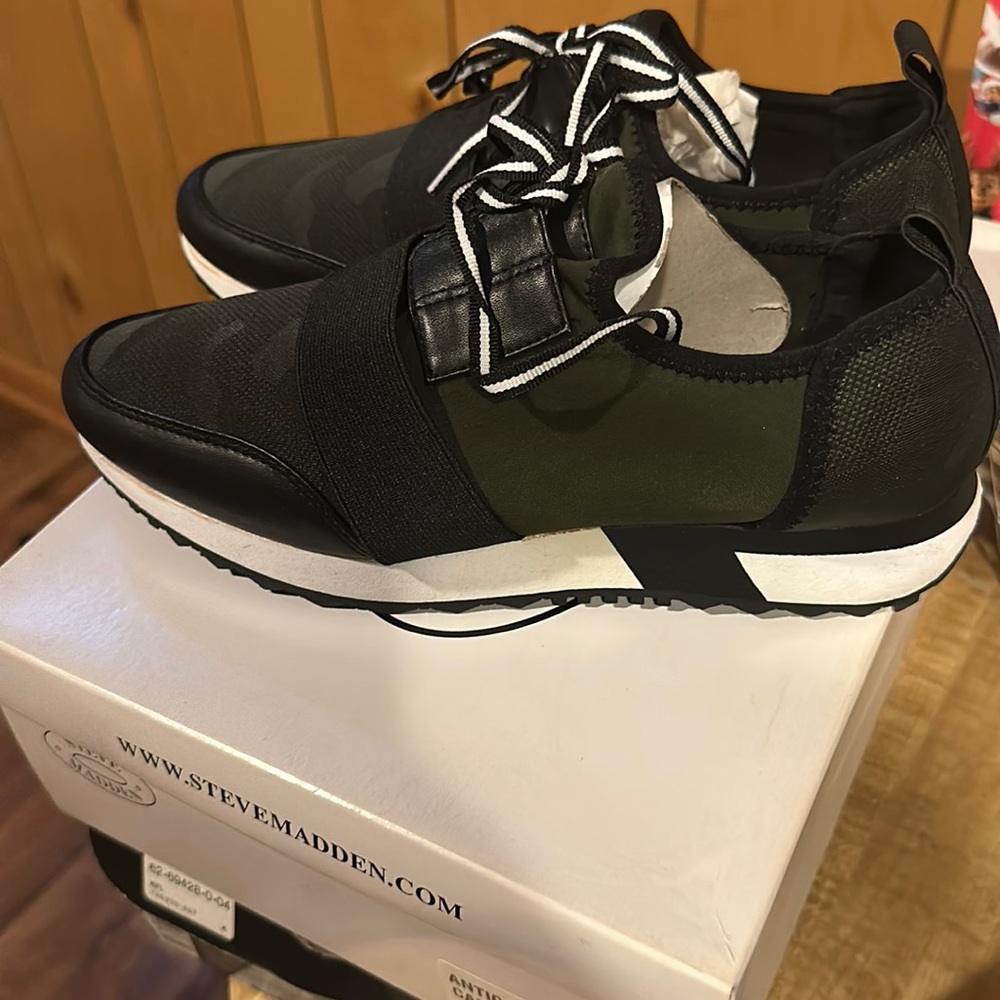 Steve Madden camo women shoes condition 10/10